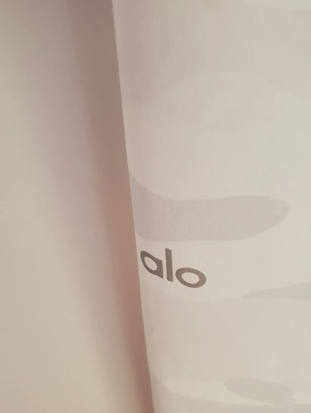 Alo Yoga High-Waist White Camo Vapor Legging Size Large
